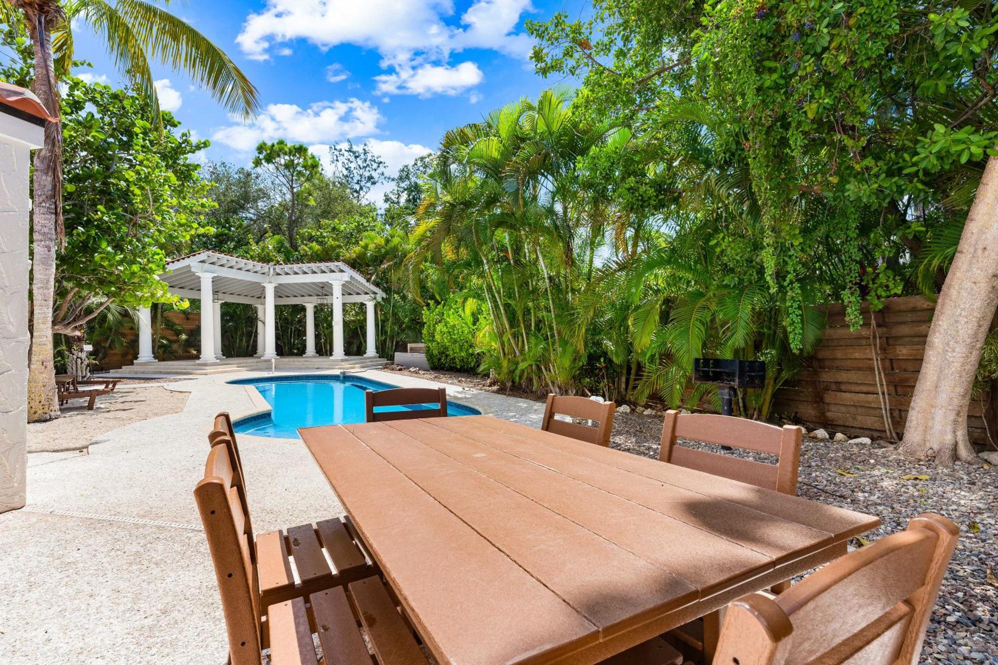 Crescent Beach Villas Сиеста Кий Екстериор снимка