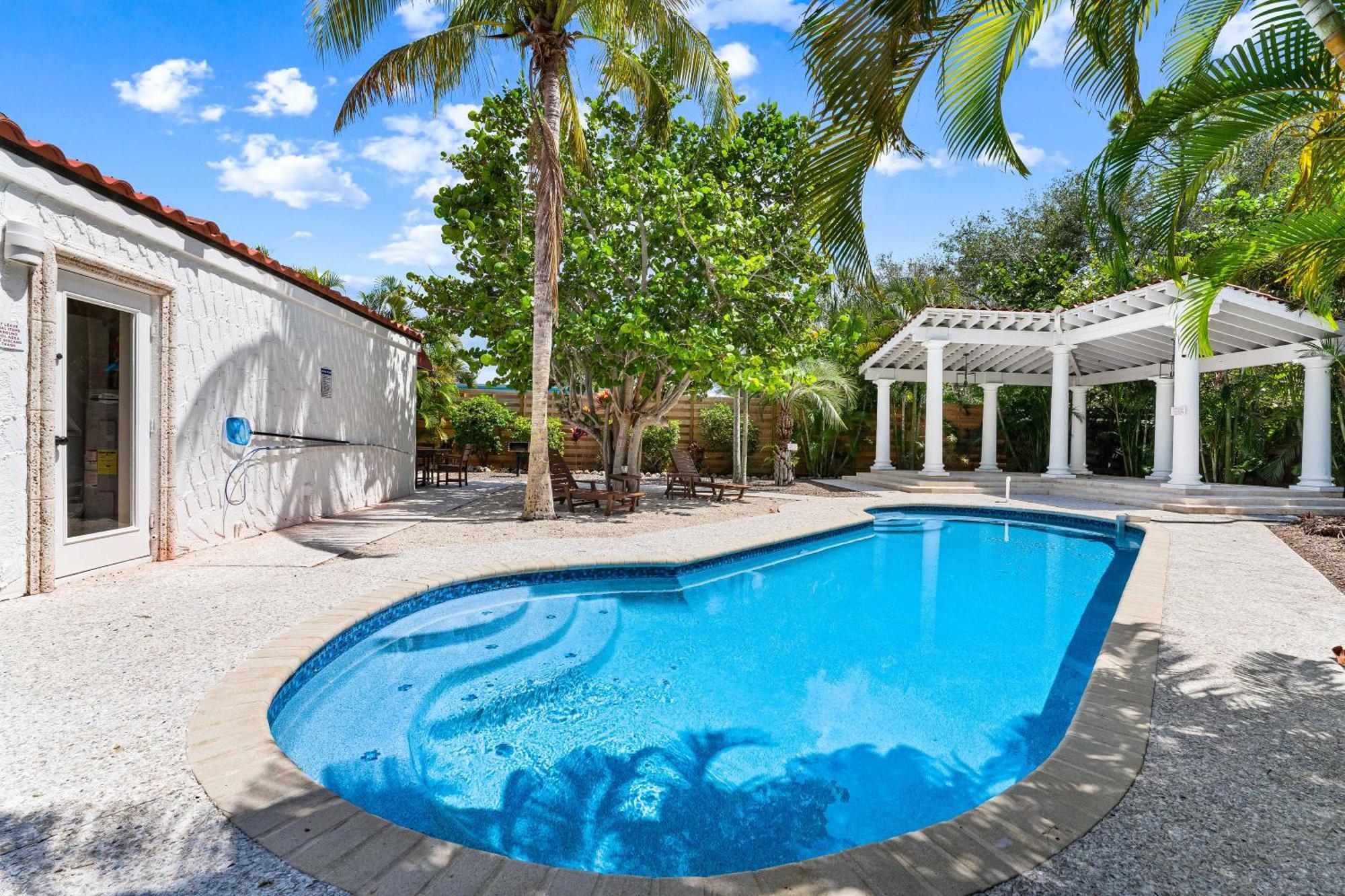 Crescent Beach Villas Сиеста Кий Екстериор снимка