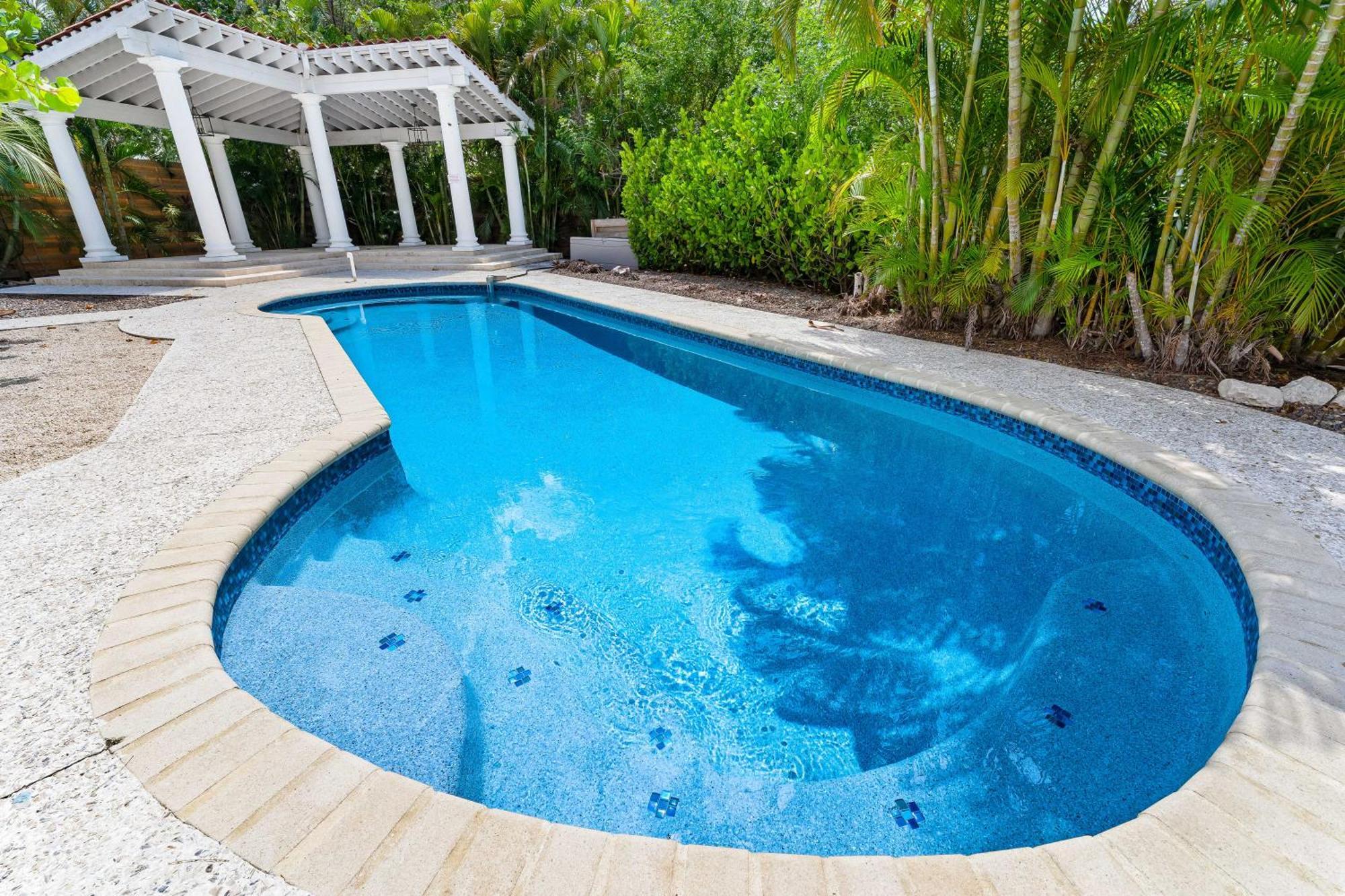 Crescent Beach Villas Сиеста Кий Екстериор снимка