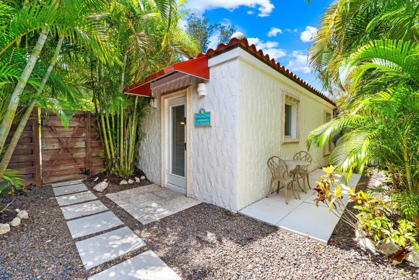 Crescent Beach Villas Сиеста Кий Екстериор снимка