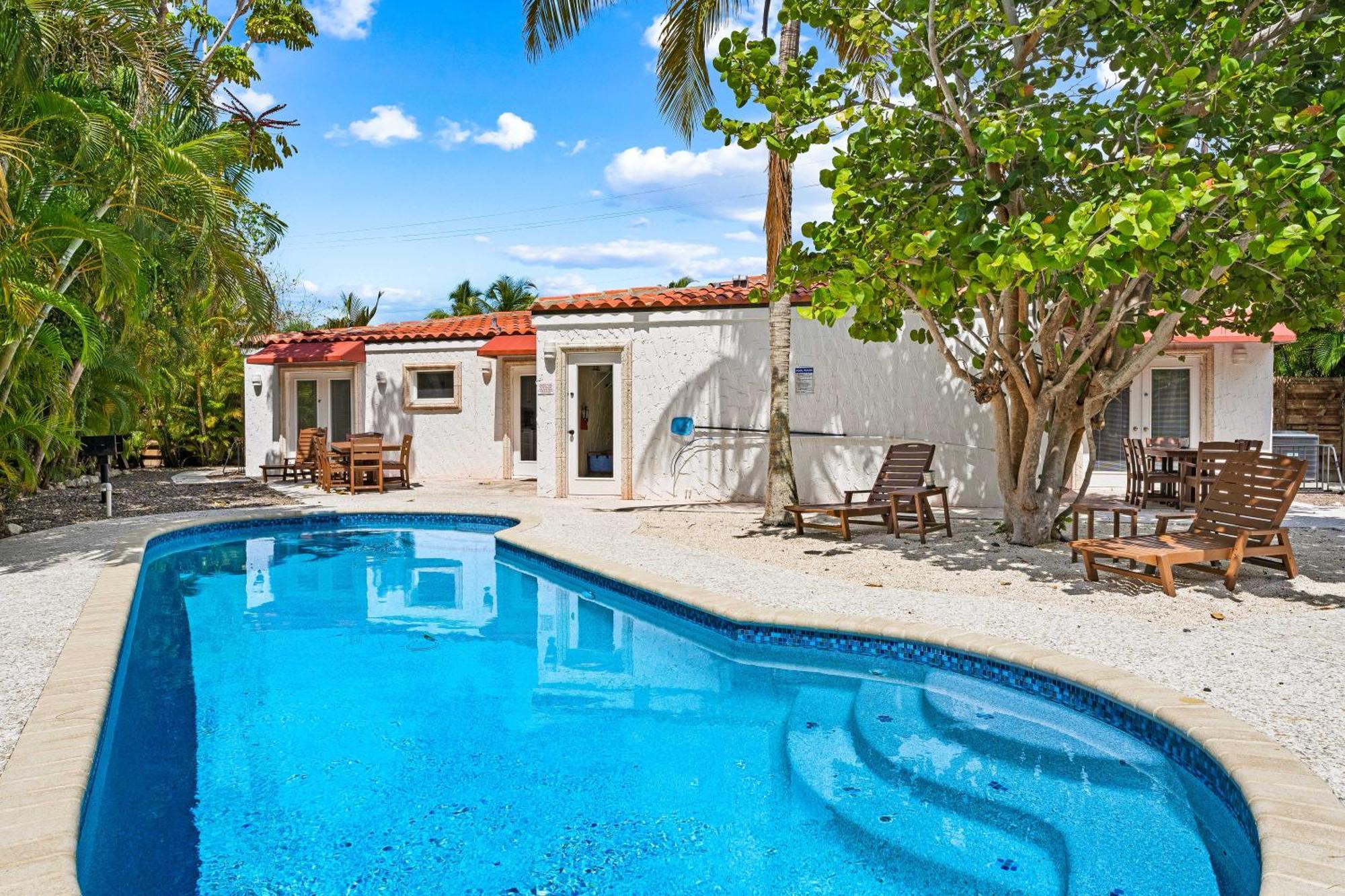 Crescent Beach Villas Сиеста Кий Екстериор снимка