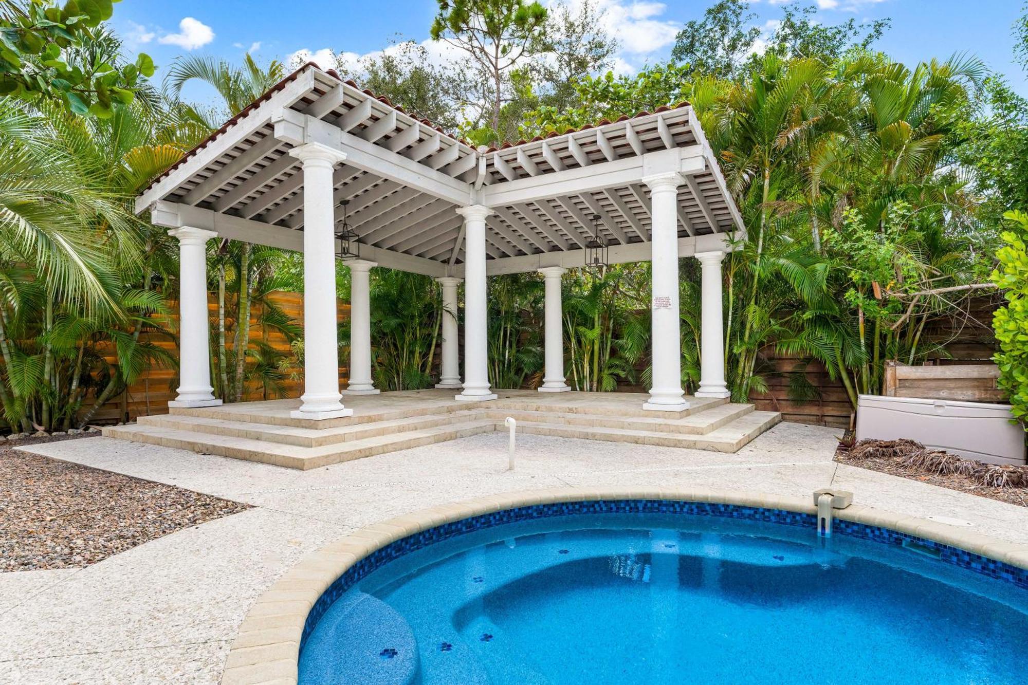 Crescent Beach Villas Сиеста Кий Екстериор снимка