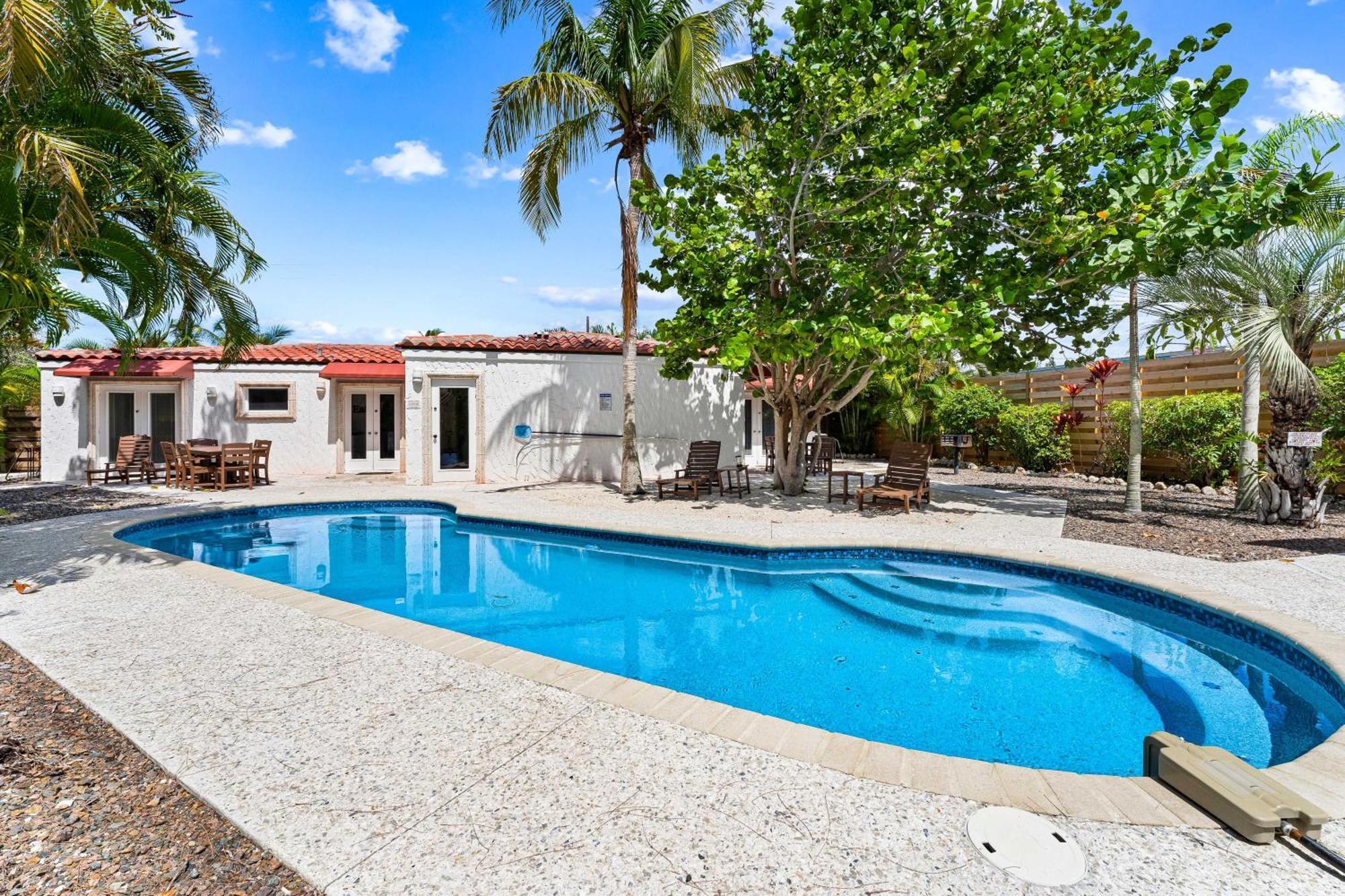 Crescent Beach Villas Сиеста Кий Екстериор снимка