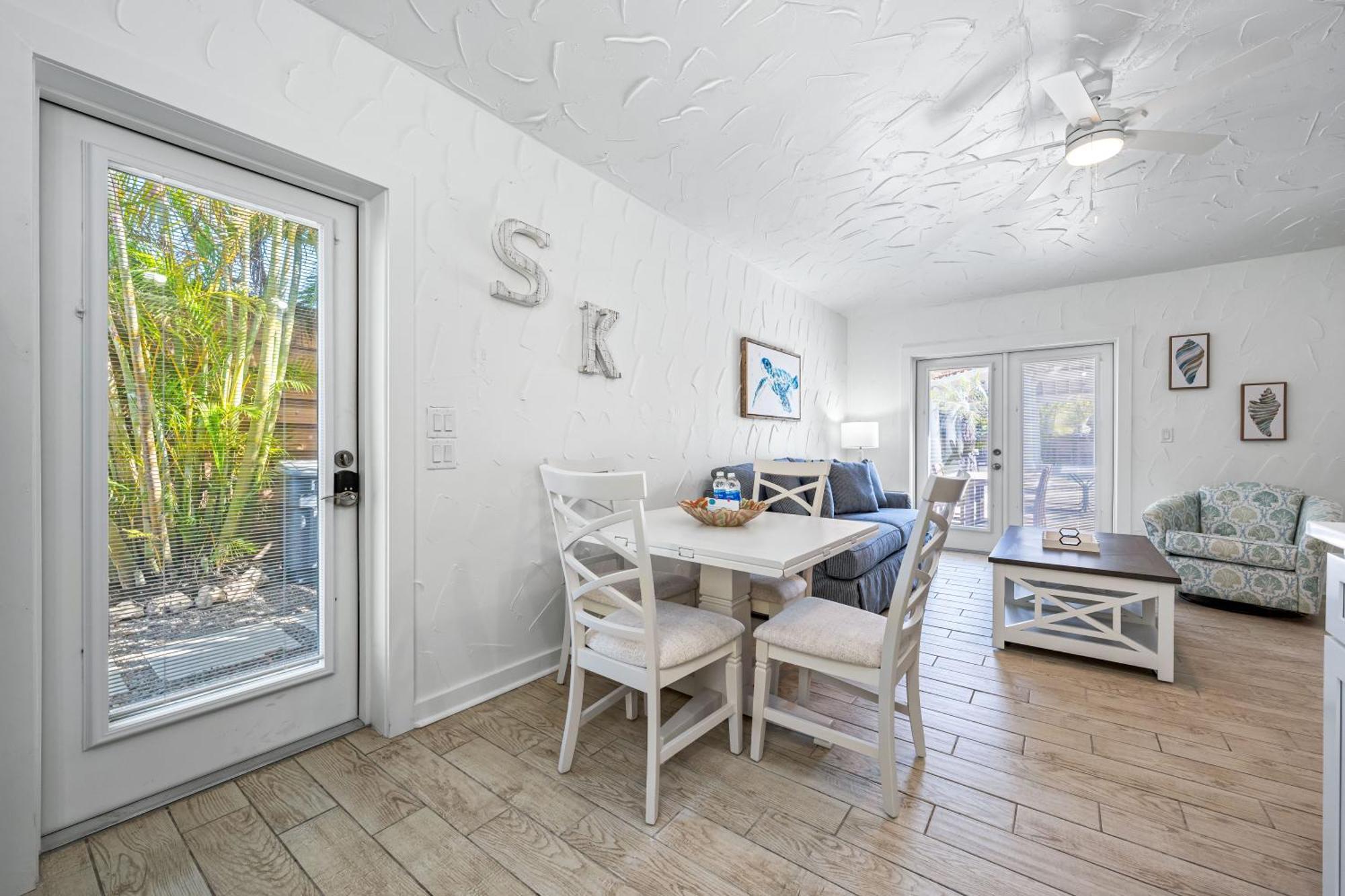 Crescent Beach Villas Сиеста Кий Екстериор снимка